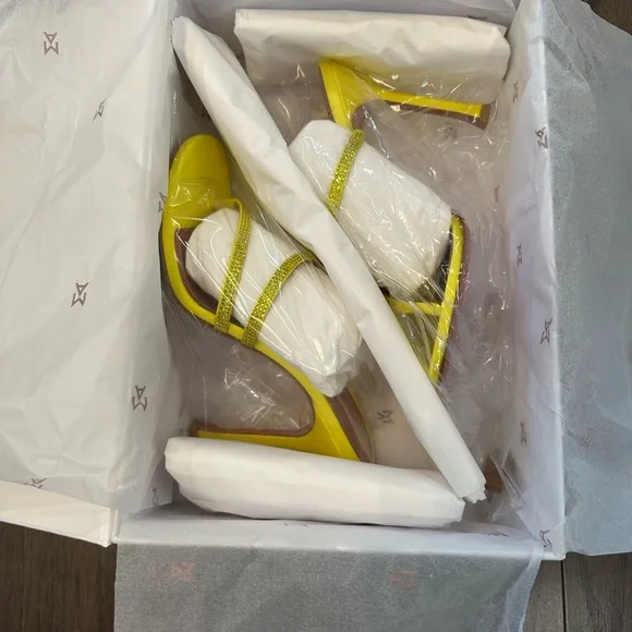 Amina Muaddi Brand New Yellow Crystal sandal. Size 37. - Picture 4 of 5